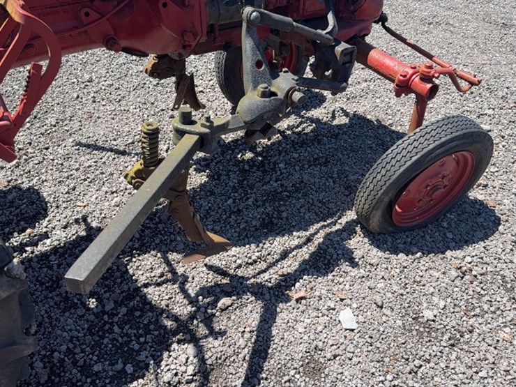 #3073-•-farmall-cub-tractor-image-6