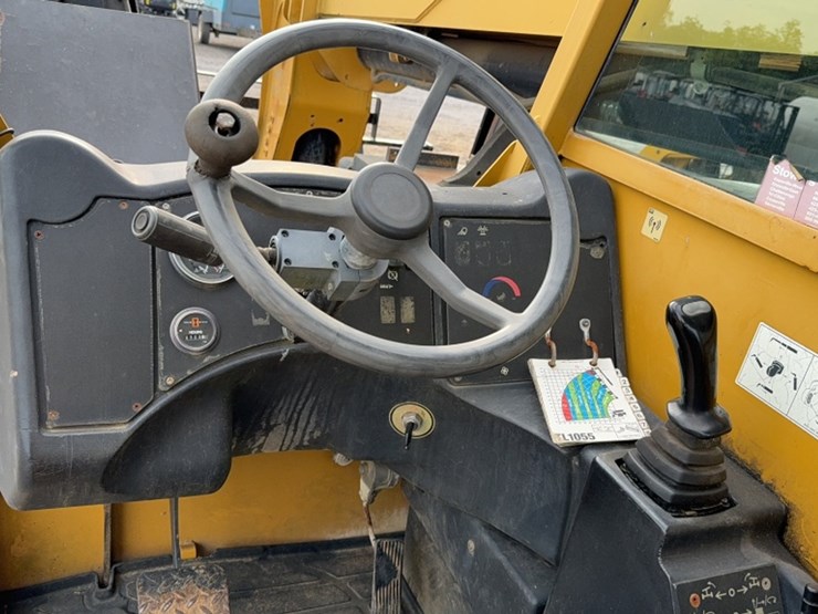2008-caterpillar-tl1055-image-16