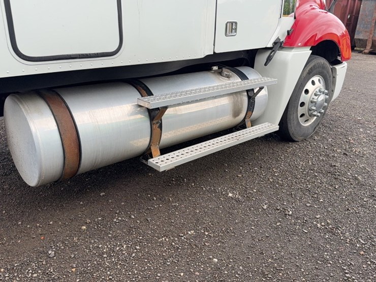 #2107-•-2016-freightliner-tandem-axle-road-tractor-image-5
