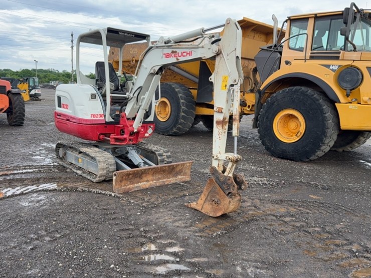 takeuchi-tb230-image-3