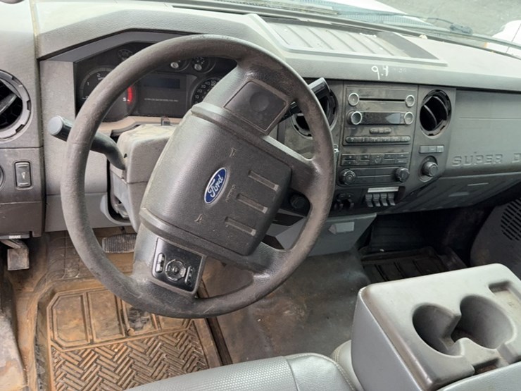 2015-ford-f550-image-22