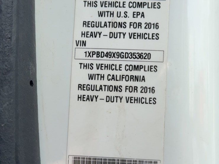 2015-peterbilt-579-image-13
