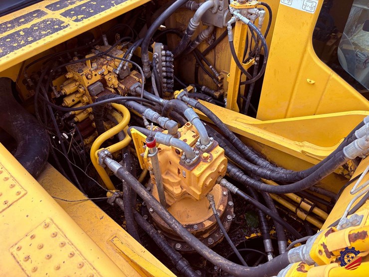 2014-komatsu-pc360-lc-10-image-74
