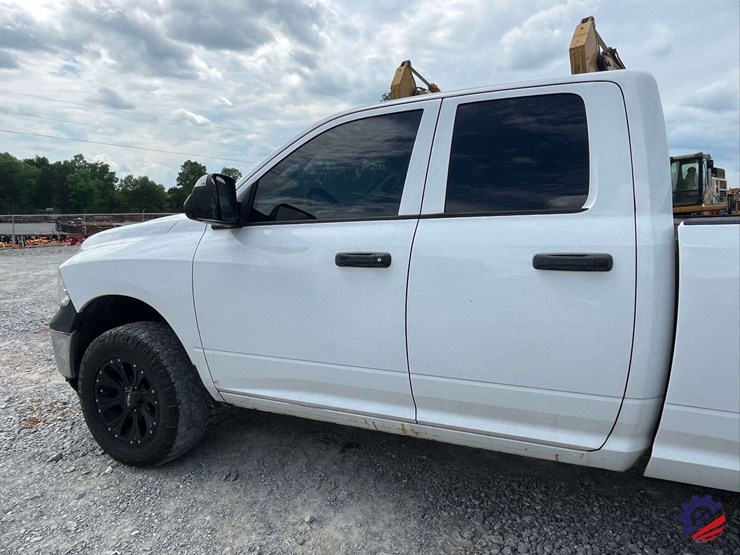 2014-dodge-1500-image-17