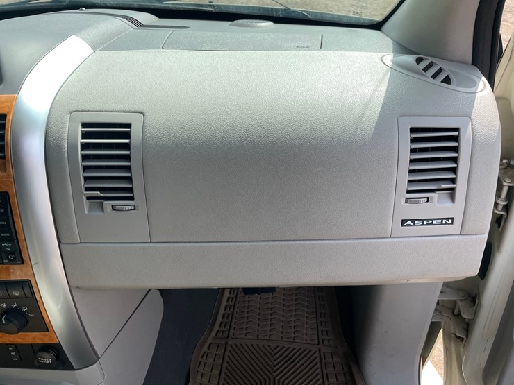 2009-chrysler-aspen-image-63