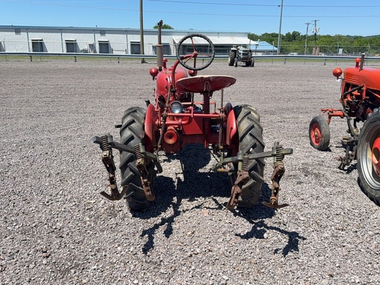#3073-•-farmall-cub-tractor-image-11