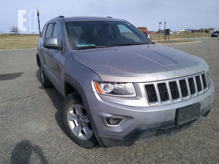 2015-jeep-grand-cherokee-laredo-image-1
