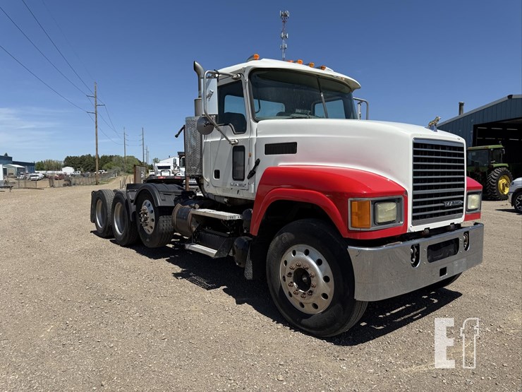 2012-mack-pinnacle-chu613-image-14