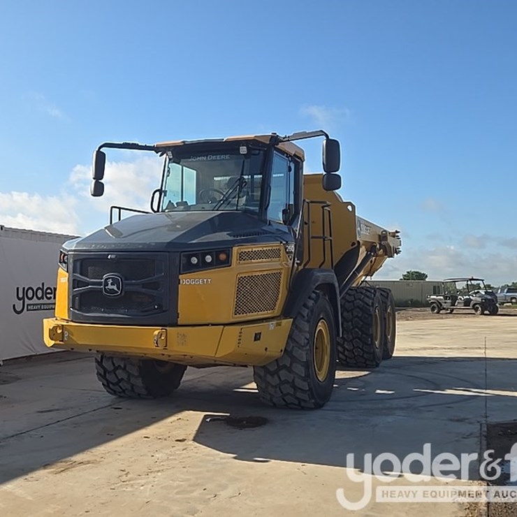 2023 DEERE 260E