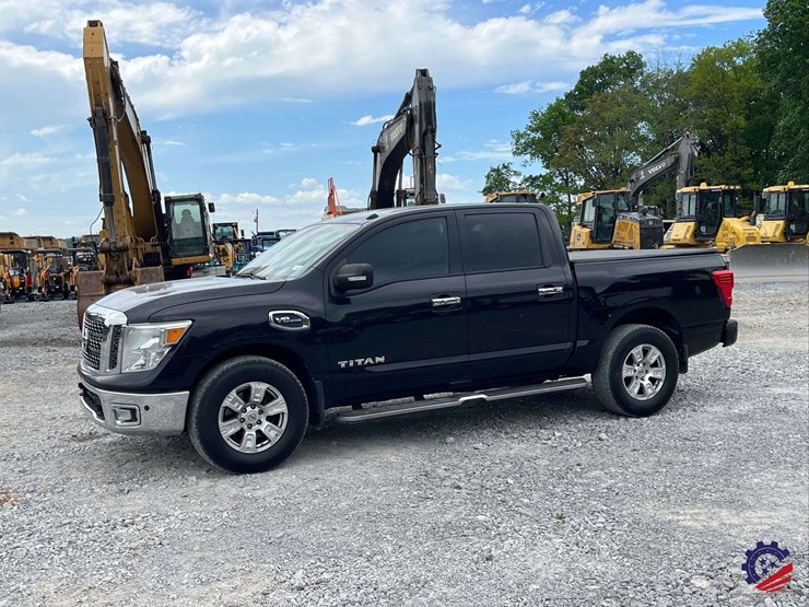 2017-nissan-titan-image-1