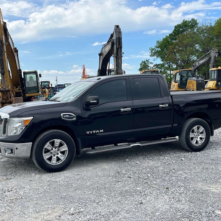 2017 NISSAN TITAN