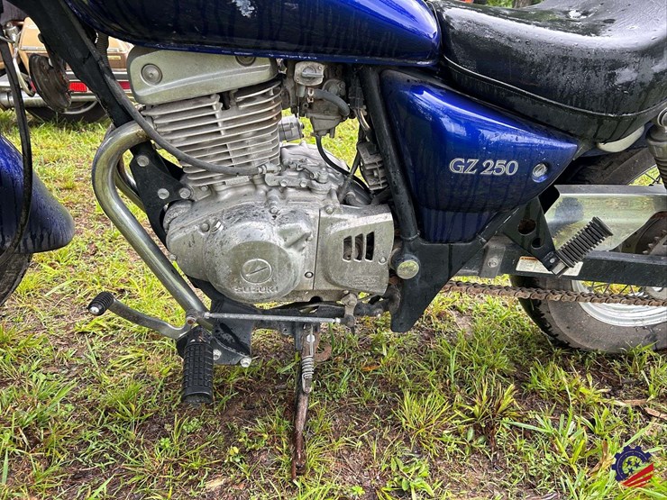 2007-suzuki-gz250-motorcycle-image-7