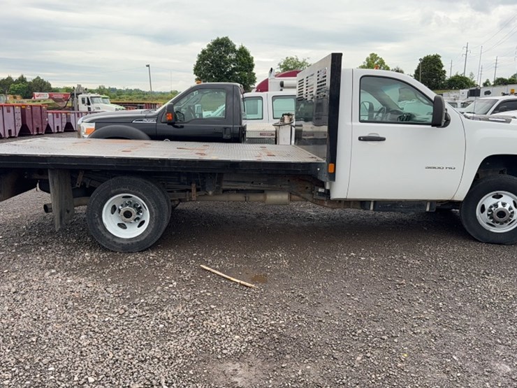 2012-chevrolet-3500-image-4