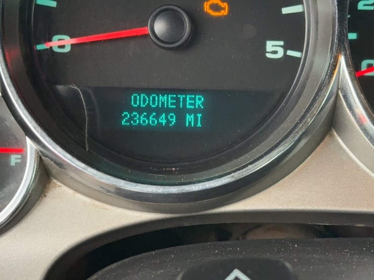 2012-chevrolet-3500-image-17