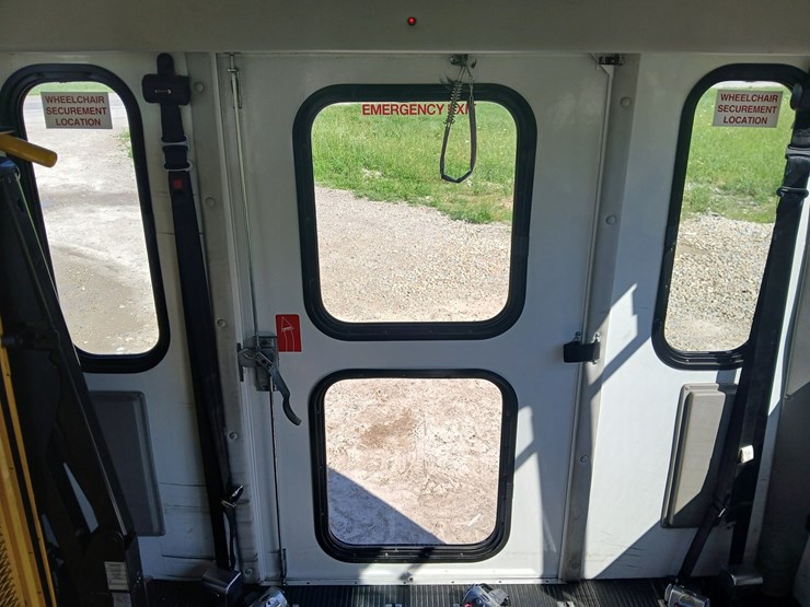 2009-ford-e450-image-47