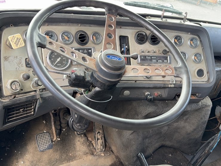 1988-ford-l9000-image-21