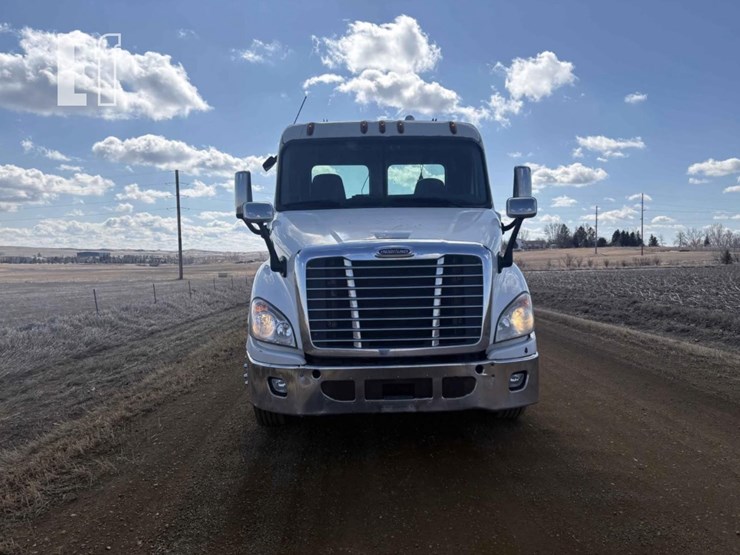 2013-freightliner-cascadia-125-image-6