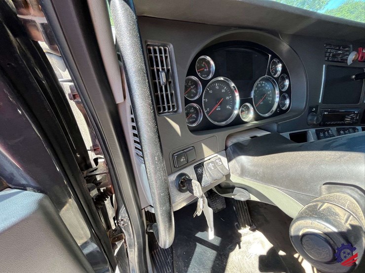 2017-kenworth-t680-image-78
