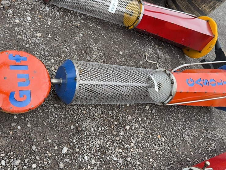 #6043-•-gulf-gas-pump-yard-ornament-image-2