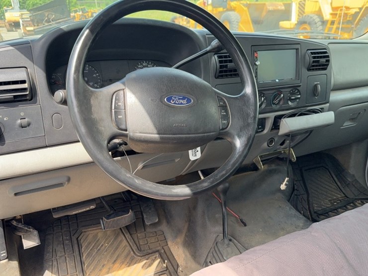 2005-ford-f450-image-25