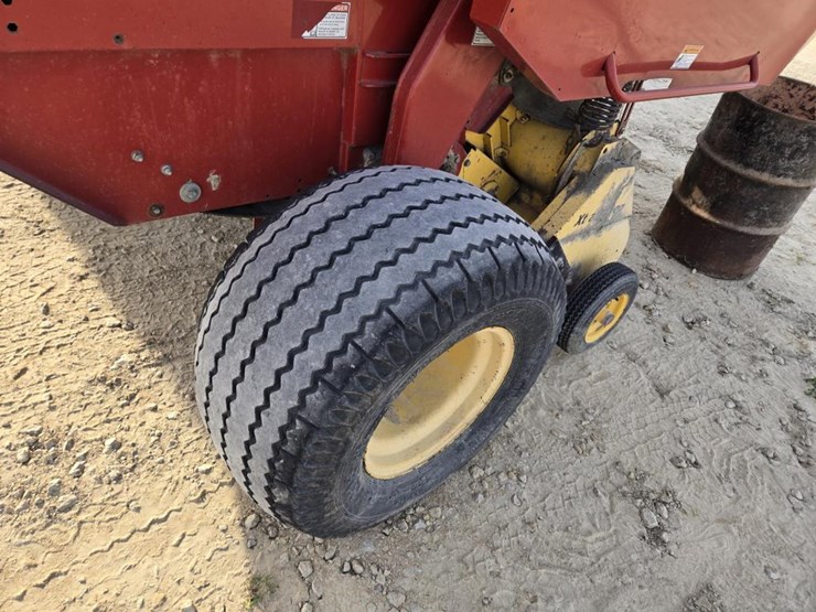 new-holland-br780a-image-9