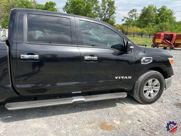 2017-nissan-titan-image-32