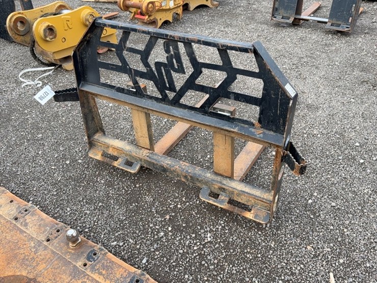 #2015-•-blue-diamond-48"-skid-steer-pallet-forks-image-2