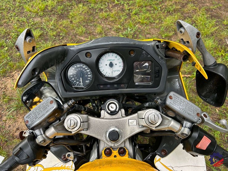 2000-honda-vfr800-(interceptor)-motorcycle-image-25