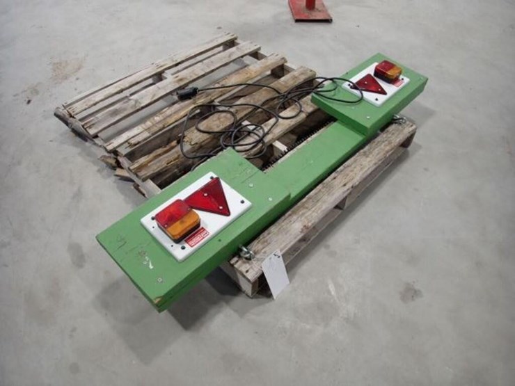 portable-hook-on-trailer-light/signal-bar-image-3