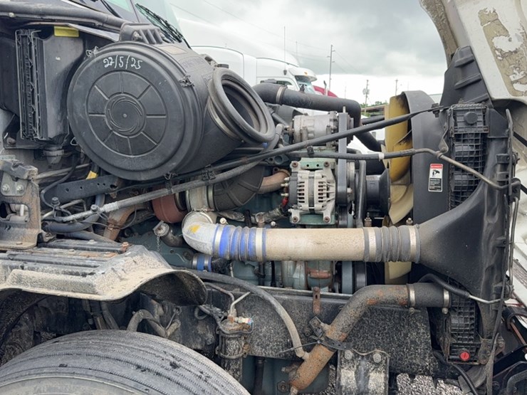 #2107-•-2016-freightliner-tandem-axle-road-tractor-image-20