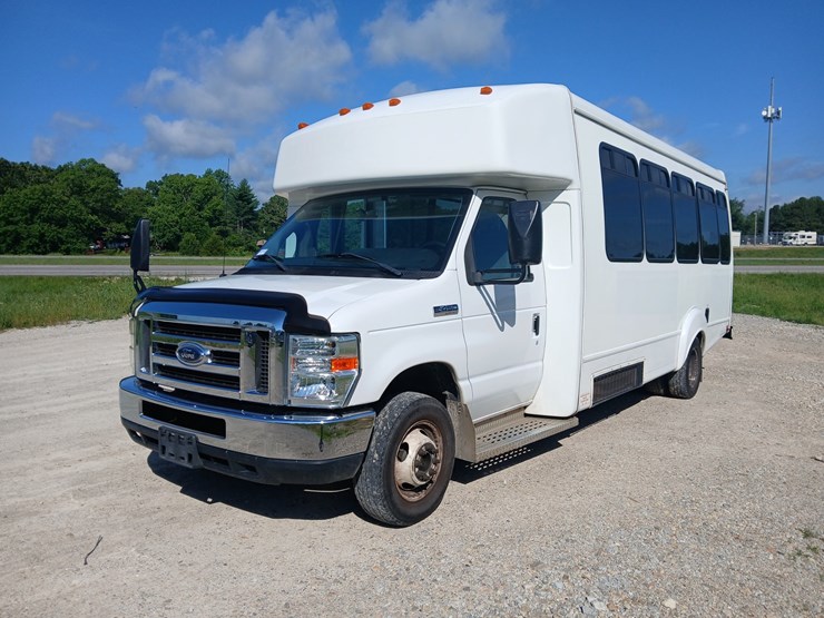 2009-ford-e450-image-1