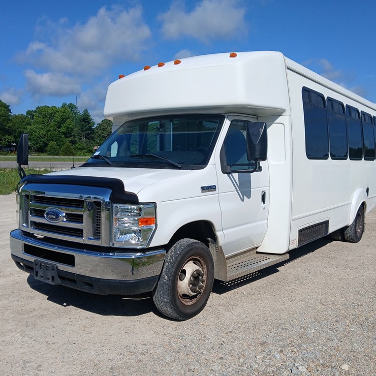 2009 FORD E450