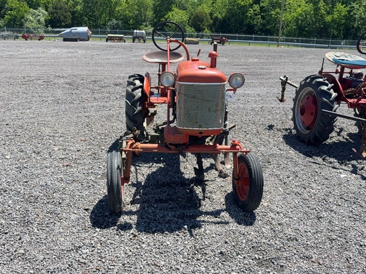 #3070-•-farmall-cub-tractor-image-2