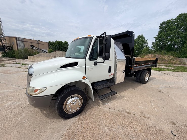 2005-international-durastar-4300-image-3