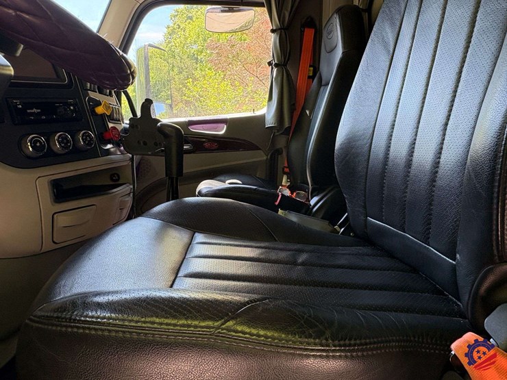 2020-peterbilt-579-image-66