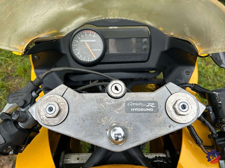 2008-hyosung-gt650-motorcycle-image-22