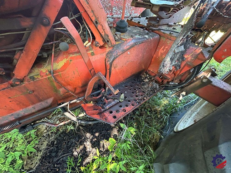 (inop)-allis-chalmers-farm-tractor-image-36