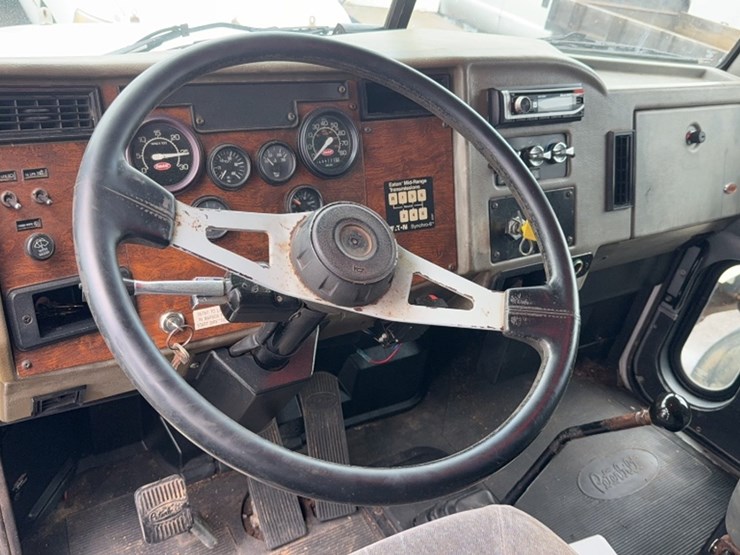 1995-peterbilt-330-image-17