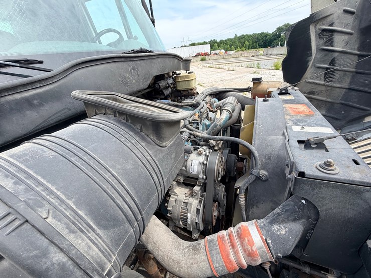 2005-international-durastar-4300-image-31