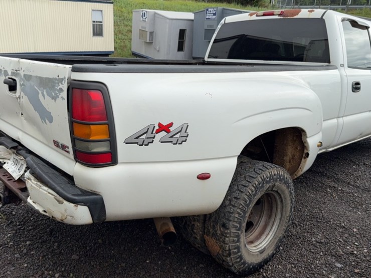 2006-gmc-sierra-3500-image-8