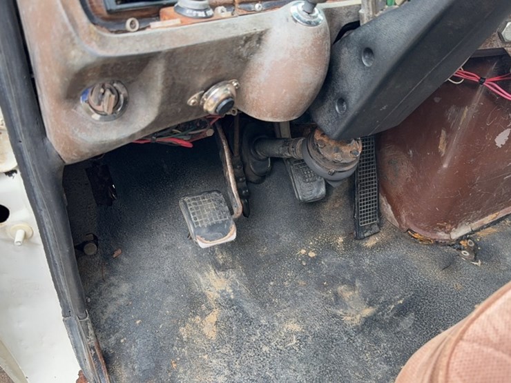 1985-ford-9000-image-22