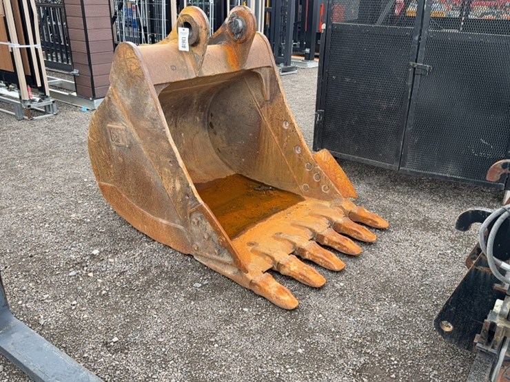 #2031-•-cat-44"-excavator-bucket-image-1
