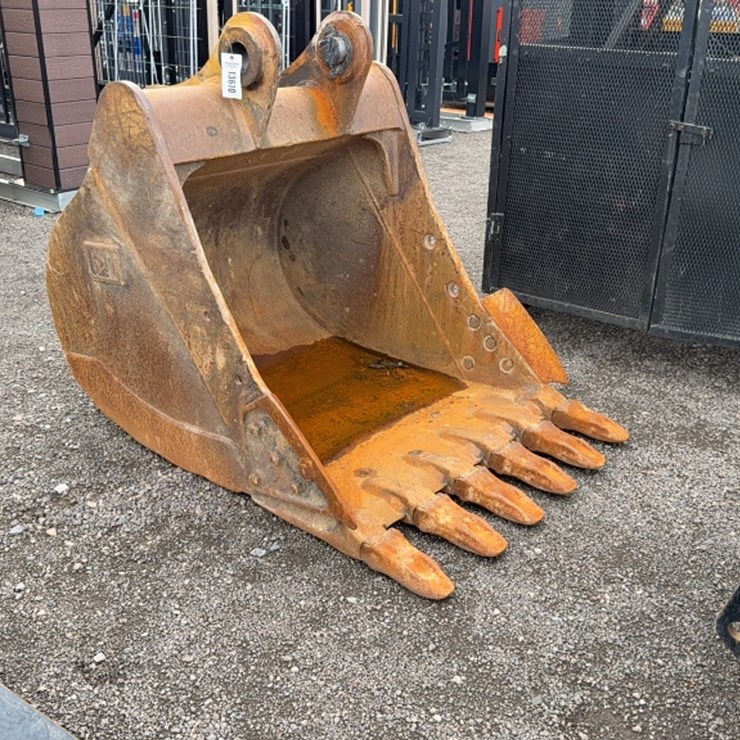 #2031 • CAT 44" EXCAVATOR BUCKET