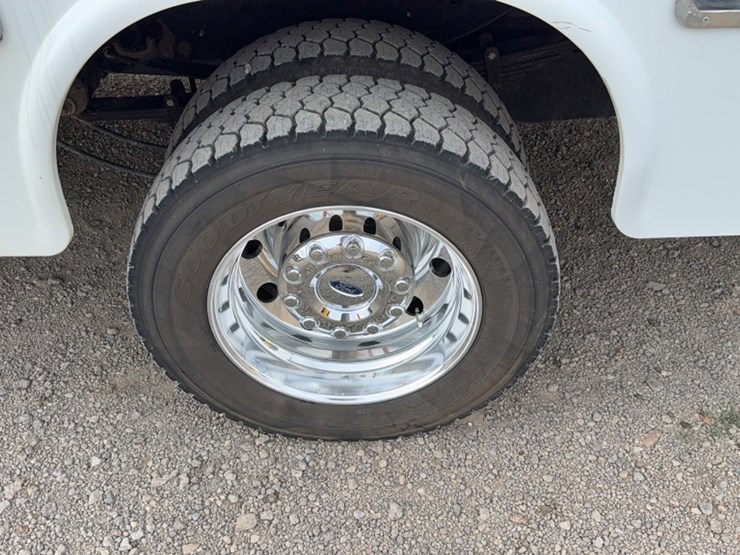 2019-ford-f550-image-17
