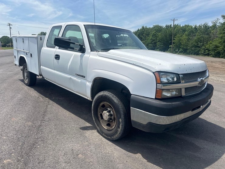 2006-chevrolet-2500-image-2