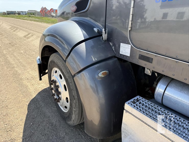 2009-peterbilt-386-image-24