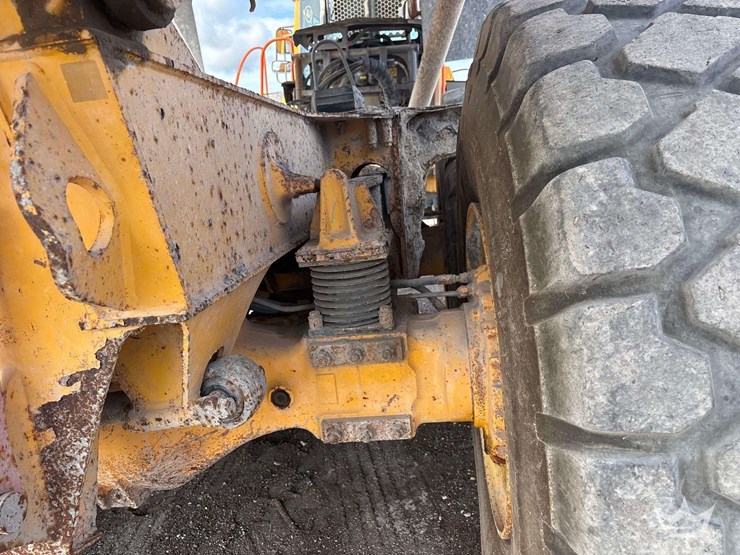 2015-volvo-a25g-image-40