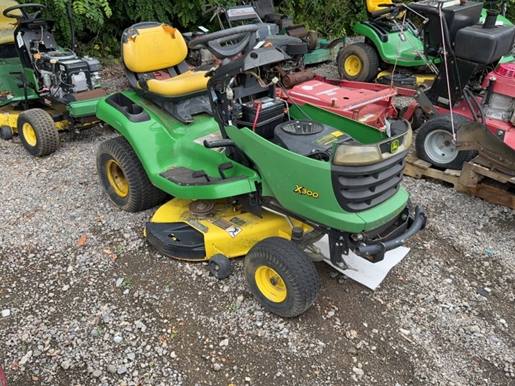 john-deere-x300-image-2