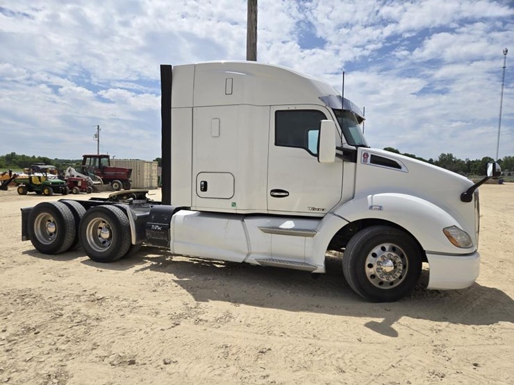2018-kenworth-t680-image-4