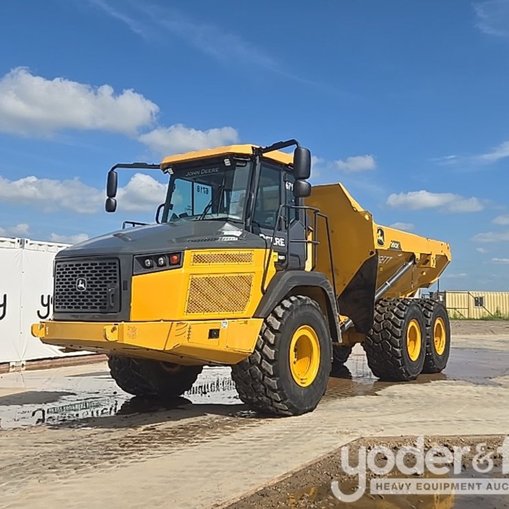 2023 DEERE 260E